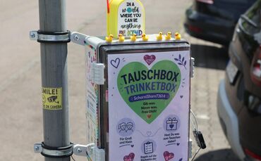 Die "Tauschbox/Trinketbox" in der Aichenbachstraße gibt es nicht mehr. Sie musste auf Anordnung der Stadt abmontiert werden. Dab