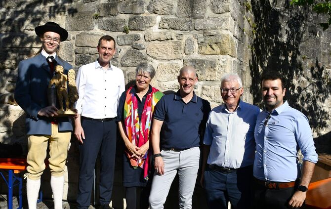 Barbara Dittrich und Mark Müller (Mitte) wurden beim diesjährigen Brunnenfest mit dem Urbanstrunk ausgezeichnet.