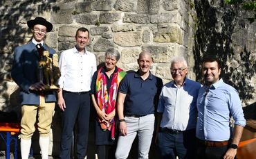 Barbara Dittrich und Mark Müller (Mitte) wurden beim diesjährigen Brunnenfest mit dem Urbanstrunk ausgezeichnet.