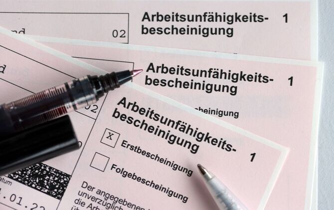 Der CDU-Arbeitnehmerflügel kritisiert die Pläne für strengere Krankmeldungen.