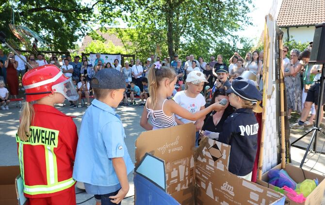 Für das Fest haben sich die Kinder mit Berufen in der Stadt auseinandergesetzt.