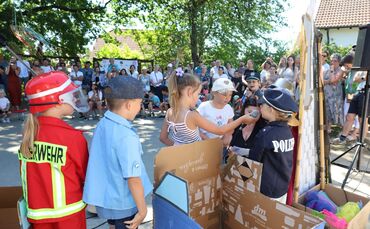Für das Fest haben sich die Kinder mit Berufen in der Stadt auseinandergesetzt.