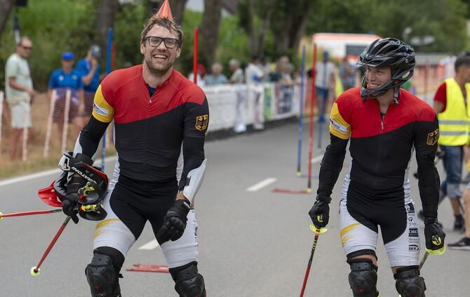 Die beiden derzeit weltbesten Inline-Alpin Sportler: Europameister Noah Sing von der SV Winnenden (links) und Weltmeister Jörg B