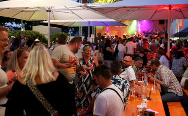 Mega-Fest SchoWo: Ohne Freiwillige an den Ständen könnte das Stadtfest nicht gefeiert werden (Archivfoto).