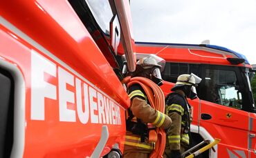Ein Trio soll für zwei Brandanschläge verantwortlich sein. (Symbolfoto)