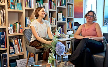 Die Psychotherapeutinnen Johanna Schmid (links) und Ann-Marie Ehmann sorgen sich wegen der Gesundheitsreform.