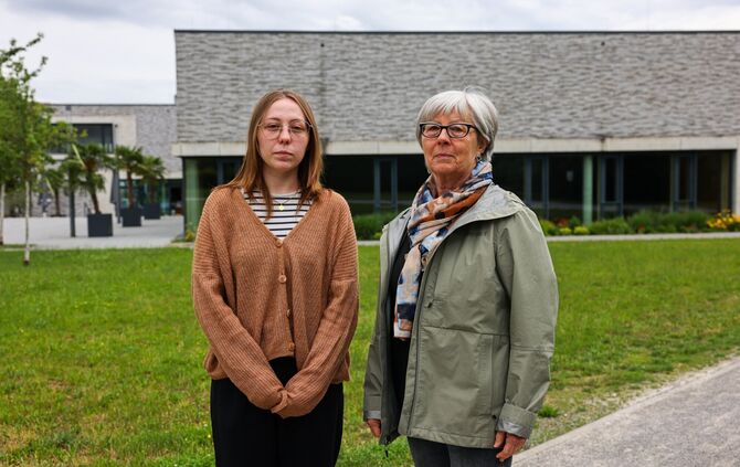 Birgit Burkhardt (69) und ihre Enkelin Fabienne (21) wollten gemeinsam zur Agentur für Arbeit gehen, um eine Beratung zu bekomme