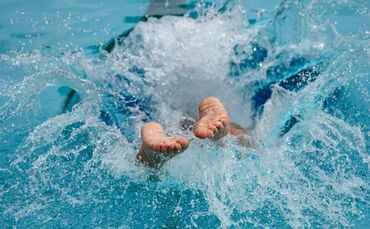 Abkühlung im Freibad