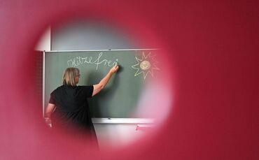 Auch an Berufsschulen und in der Oberstufe kann Hitzefrei gegeben werden, stellt das Kultusministerium klar. (Archivbild)