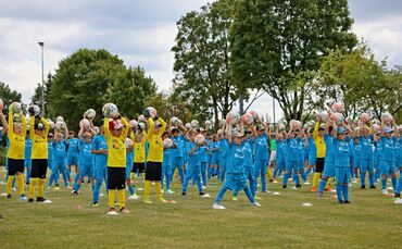 Es ist das größte Fußballcamp weit und breit: In Pfahlbronn trainieren am Wochenende rund 150 Kids und Jugendliche den perfekten