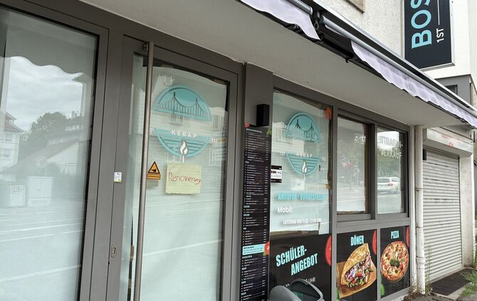 Der "Bosporus"-Imbiss in der Bahnhofstraße in Waiblingen, gleich neben dem Hotel "Loginn". Bei einer "Renovierung", wie der Zett
