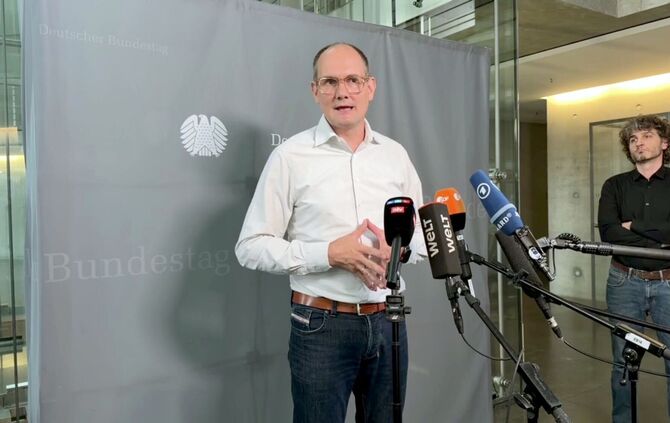 Der Grünen-Abgeordnete Dahmen ruft das Bundesverfassungsgericht an.