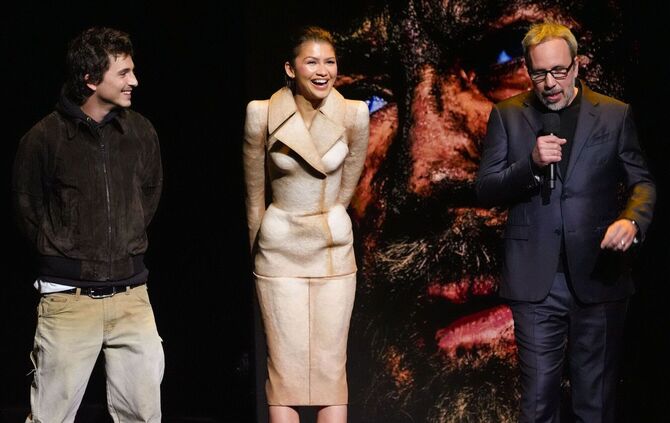 Denis Villeneuve (r), Timothée Chalamet (l) und Zendaya
