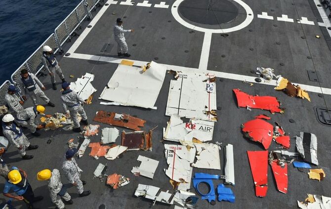 Flugzeug ins Arabische Meer gestürzt