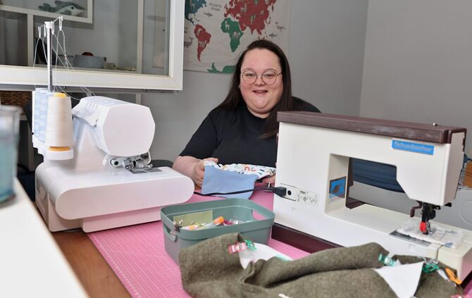 Jule Putz näht und verkauft mit Begeisterung Kleidung und Accessoires für Babys und Kinder. Sie ist auf Märkten und in einem kle