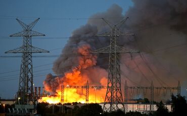 Großer Schrottberg bei Salzgitter AG in Flammen