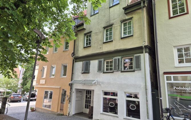 Bei dem Gebäude in der Bahngasse in Schorndorf handelt es sich um ein weitgehend saniertes historisches Bürgerhaus in zentraler
