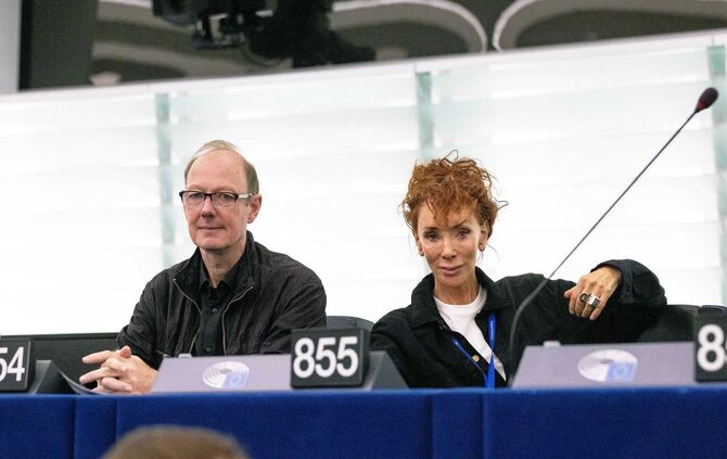 EU-Parlamentarier Martin Sonneborn und Sibylle Berg