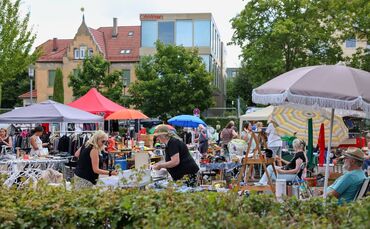 Der Flohmarkt im Schlosspark im vergangenen Jahr. (Archivfoto)