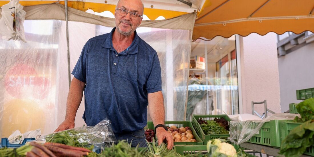 Eberhard Burtsche an seinem Marktstand.