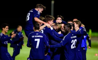 Die Fußballer des TSV Schmiden jubeln nach einem Tor – und haben auch abseits des Platzes großen Grund zur Freude.