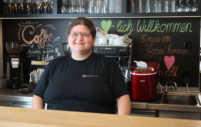 Nadine Köhler an ihrem Arbeitsplatz.