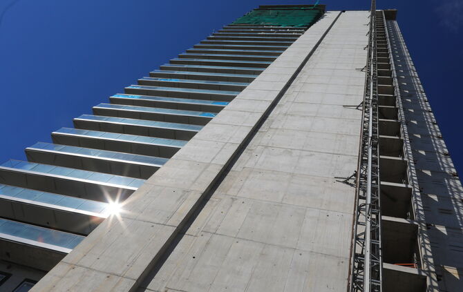 Der Schwabenlandtower, früher Gewa-Tower, ist zum negativen Wahrzeichen geworden (Archivfoto).