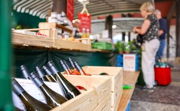 Vereinzelt bekommt man lokale Weine auch auf dem Waiblinger Wochenmarkt.