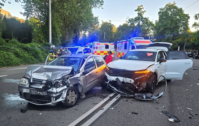 Bei dem Unfall wurde ein Mensch schwer verletzt.