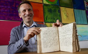 Es ist ein 250 Jahre altes handschriftliches Kochbuch aus Grunbach aufgetaucht. Dr. Daniel Menning, Historiker am Seminar für Ne