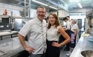 Frank und Lisa Windeisen in der Küche der Traube in Hanweiler.