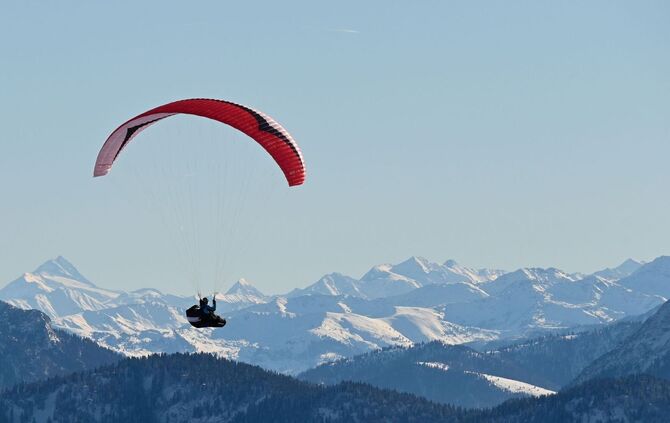 Paraglider in den Alpen