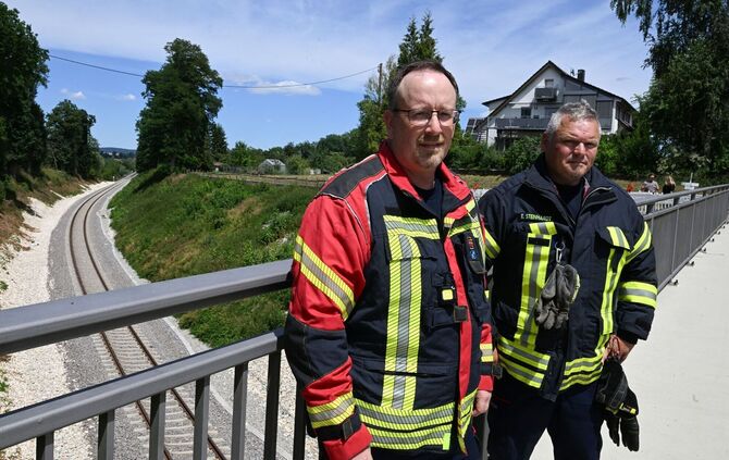 Feuerwehrmänner nach Einsatz Zugunglück Riedlingen