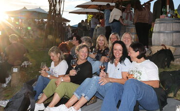 Die "105 GRAD OEX Sunset Lounge" in den Weinbergen in Großheppach ist ein Publikumsmagnet. Unser Bild ist 2025 entstanden.