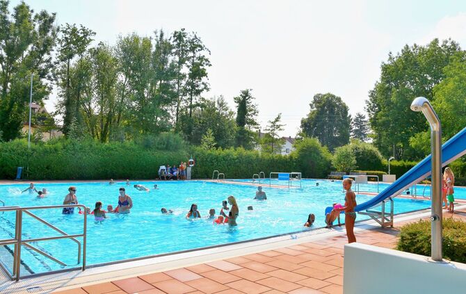 So lange die Rutsche im Planschbecken ausfällt, ist die Alternative für kleine Kinder, natürlich in Begleitung von Mama oder Pap