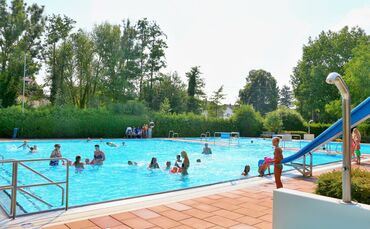 So lange die Rutsche im Planschbecken ausfällt, ist die Alternative für kleine Kinder, natürlich in Begleitung von Mama oder Pap