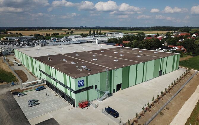 ZF eröffnet neues Logistikzentrum in Alfdorf_0