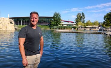 Das Ziegeleiseebad beschert Abkühlung an heißen Tagen. Bäderbetriebsleiter Jörg Bay weiß alles über die Wasserqualität.