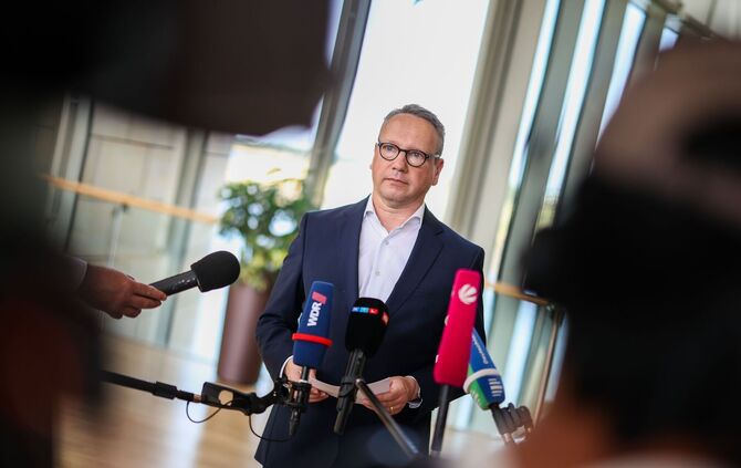 Justizminister Limbach zu den Durchsuchungen in der JVA Rheinbach