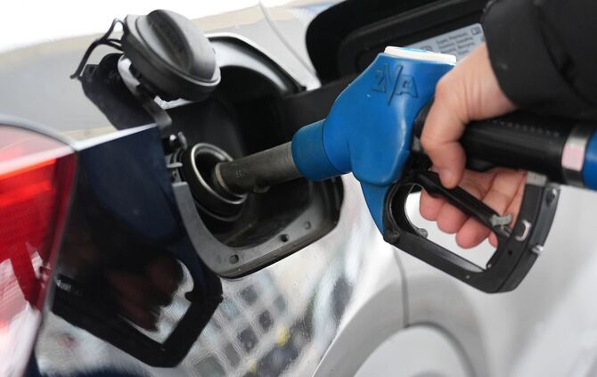 Tanken ist wieder deutlich teurer geworden. Vor allem der Dieselpreis hat angezogen. (Archivbild)
