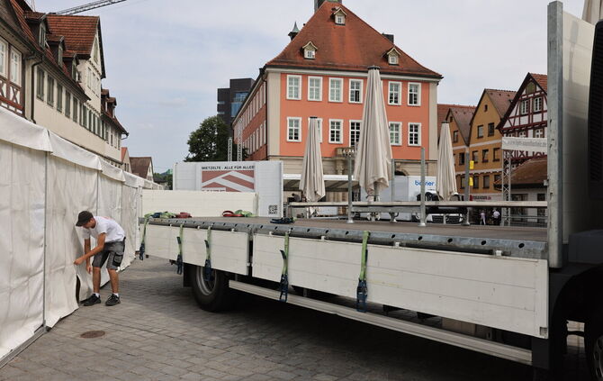 In der Innenstadt wird schon seit Dienstagnachmittag geschafft: SchoWo-Eröffnung ist am Freitagabend.