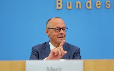 Merz ist gut aufgelegt bei seiner Sommerpressekonferenz.