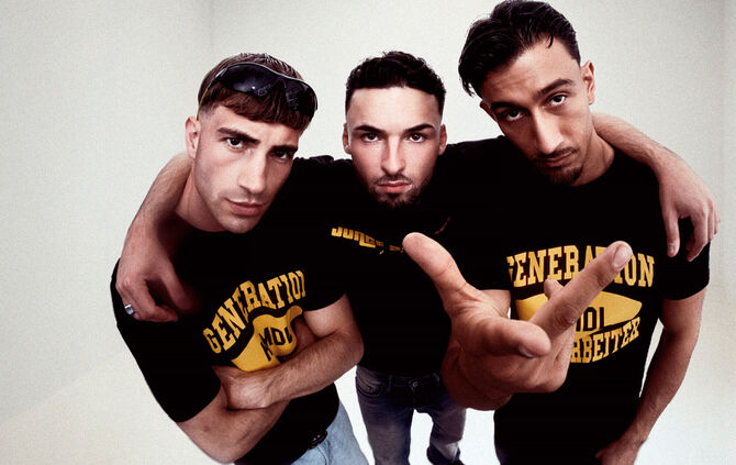 Das Rap-Trio "Junge Arbeiter".