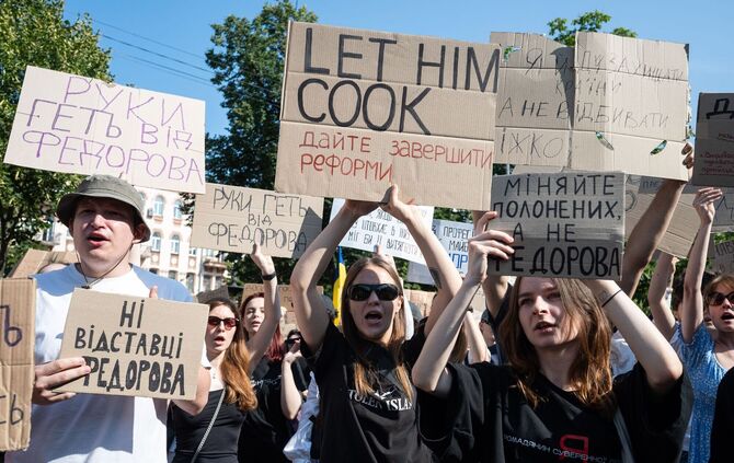 Proteste in Kiew nach Entlassung von Verteidigungsminister