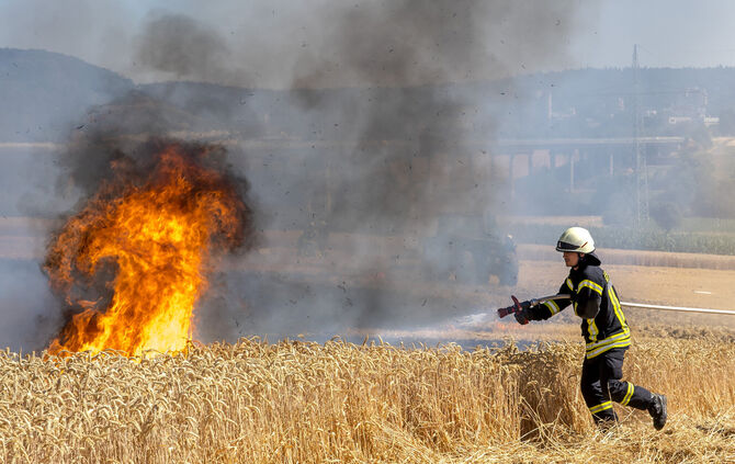 Einsatz für die Feuerwehr am Samstag, 11. Juli auf einem Gewann in Leutenbach, das in Richtung Affalterbach liegt (Archivfoto).