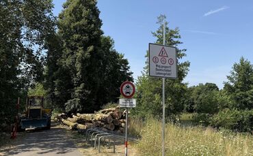 Wegen der Fällarbeiten ist hier gesperrt.