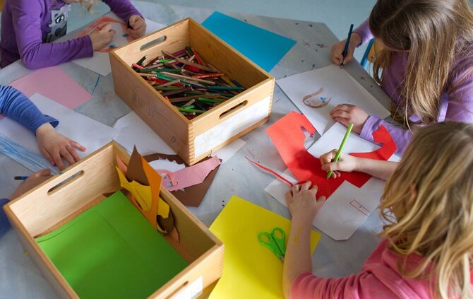 Ab dem neuen Schuljahr müssen Erstklässler auf Wunsch der Eltern mindestens acht Stunden pro Tag betreut werden –  auch wenn der