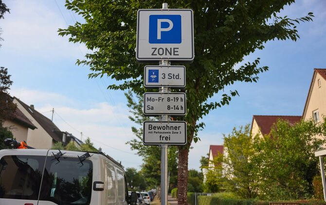 Mit der Einführung des Bewohnerparkens möchte die Stadt Fellbach die Parksituation für Anwohner verbessern.