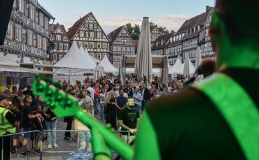 Als Show-Opener rockt "Jenny and the Gang" den Marktplatz am Freitagabend.