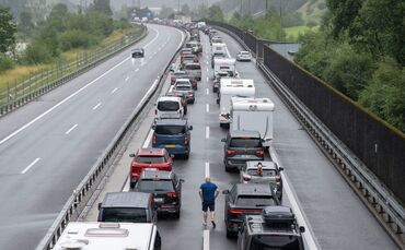 Im Kanton Uri staut sich der Verkehr vorm Gotthard
